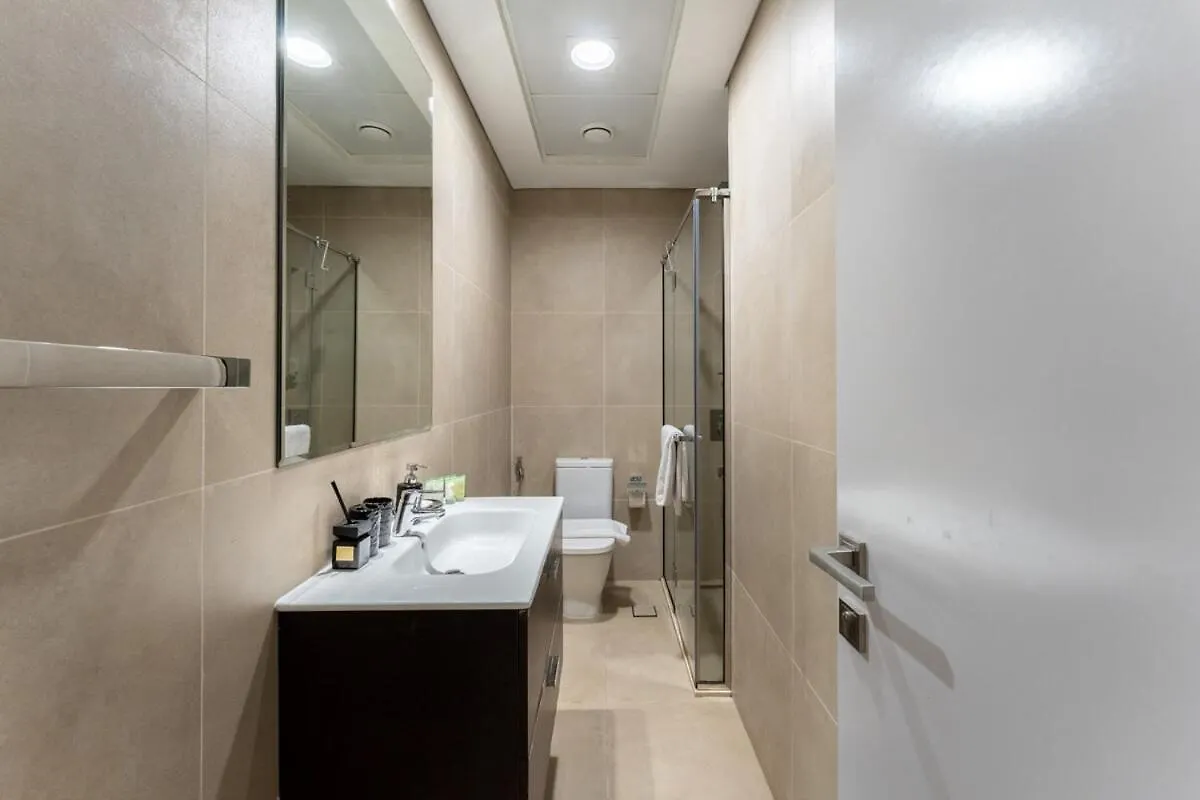 Stunning 1 Bed Apartment In Marina Arcade Dubai