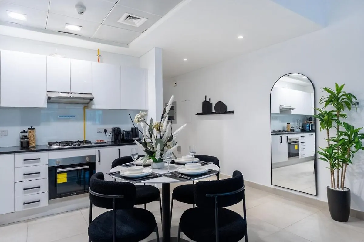 Stunning 1 Bed Apartment In Marina Arcade Dubai
